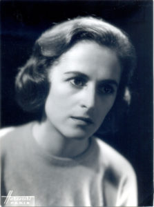 Christine de Rivoyre prise en photographie par les studios Harcourt au début des années 50.